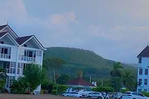 Oceanview 1-bed Apt w/ Pool, Bar & Beach Access