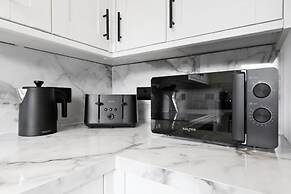 Unique 2BR Finchley Flat Sleeps 5