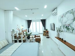 Luxury Apartment Sky Center