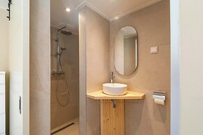 Beautiful Suite on the Village Square