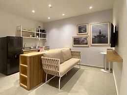 w Elegant 2BR w Majestic Terrace in CTG