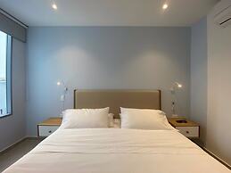 w Elegant 2BR w Majestic Terrace in CTG