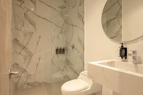 w Elegant 2BR w Majestic Terrace in CTG