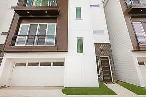 Luxurious 3 Bed3 Bath Near Downtown Houston