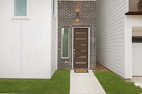 Luxurious 3 Bed3 Bath Near Downtown Houston