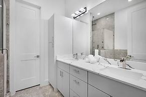 Luxurious 3 Bed3 Bath Near Downtown Houston