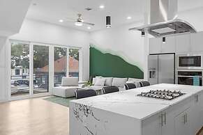 Luxurious 3 Bed3 Bath Near Downtown Houston