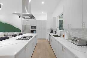 Luxurious 3 Bed3 Bath Near Downtown Houston