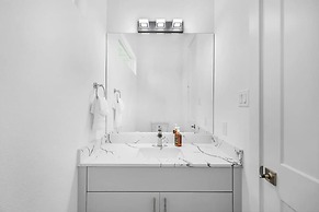 Luxurious 3 Bed3 Bath Near Downtown Houston