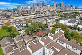 Luxurious 3 Bed3 Bath Near Downtown Houston