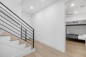 Luxurious 3 Bed3 Bath Near Downtown Houston