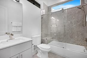 Luxurious 3 Bed3 Bath Near Downtown Houston