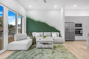 Luxurious 3 Bed3 Bath Near Downtown Houston