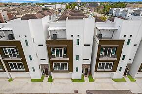 Luxurious 3 Bed3 Bath Near Downtown Houston