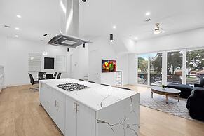 Newly Built Modern 3 Bedroom Houston Home