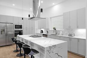 Newly Built Modern 3 Bedroom Houston Home