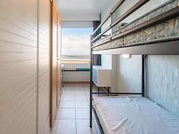 Apartment With sea View and Parking