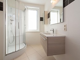 Apartment With sea View and Parking