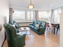 Apartment With sea View and Parking