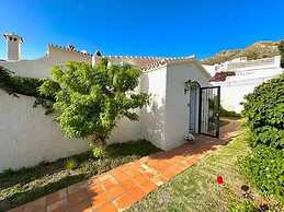 Tranquil Nerja House With Gardens, Pools and spa