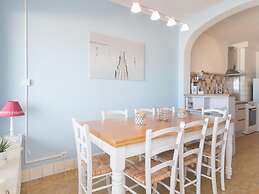 Apartment With Frontal sea View in Ostend