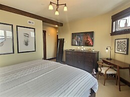 Ski Ya Soon At Silver Star! 2 Bedroom Condo