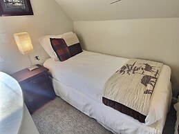 1150 Empire Skiers Little Secret! 2 Bedroom Townhouse