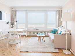 Frontal sea View Studio Apartment in Ostend