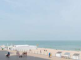 Frontal sea View Studio Apartment in Ostend