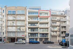 Apartment Close to the sea Wall of Mariakerke