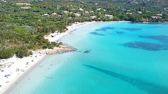 Charming Seaside Apartment