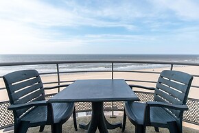 Apartment With Terrace and sea View in Mariakerke