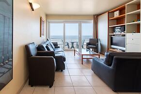 Apartment With Terrace and sea View in Mariakerke
