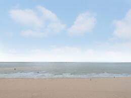 Apartment With Terrace and sea View in Mariakerke