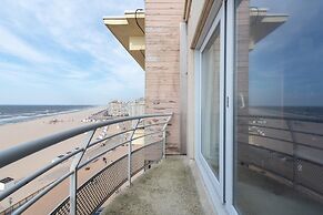 Apartment With Terrace and sea View in Mariakerke
