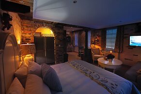Paul's Fantasia Boutique Suites
