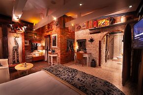 Paul's Fantasia Boutique Suites
