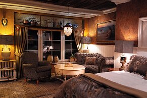 Paul's Fantasia Boutique Suites
