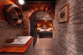 Paul's Fantasia Boutique Suites