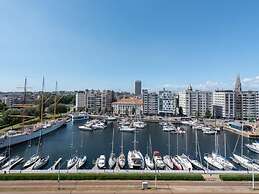 Apartment With Marina View