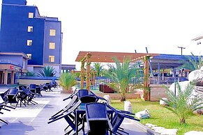 Maxbe Continental Hotel