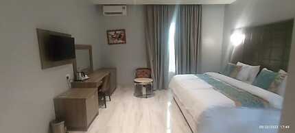Maxbe Continental Hotel