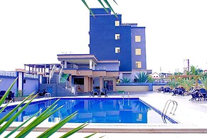 Maxbe Continental Hotel