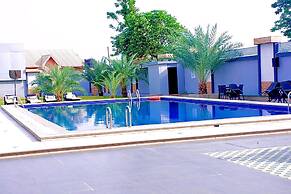 Maxbe Continental Hotel