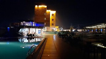 Maxbe Continental Hotel