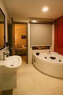 Maxbe Continental Hotel