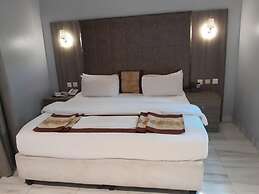 Maxbe Continental Hotel