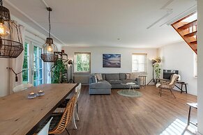 Elegant Home by the Beach