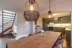 Elegant Home by the Beach