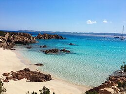 Seaside Apartment Baja Sardinia - 6pl June & July - 150 m From Smerald
